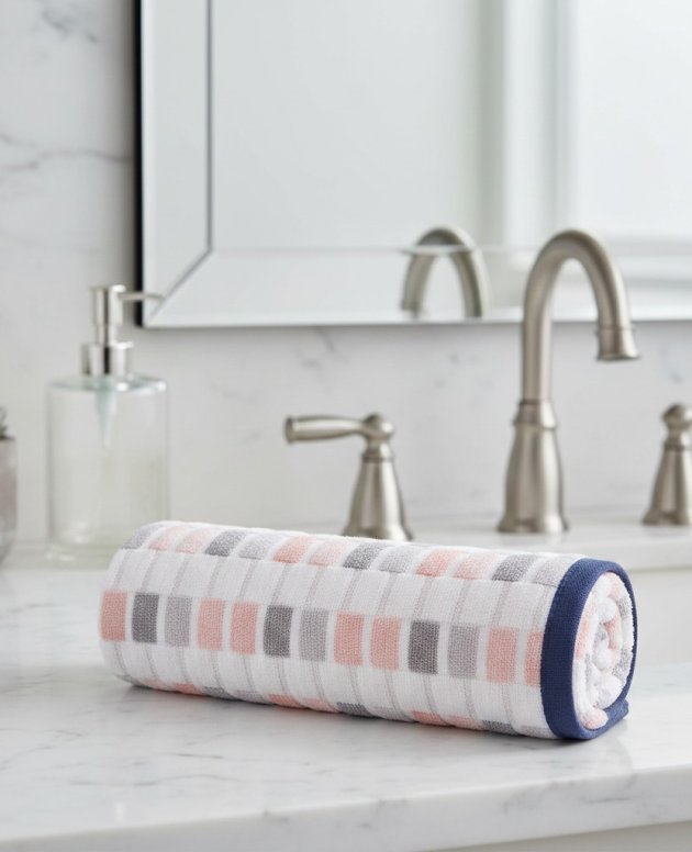 RK WaffleWeave Luxury Bath Towel – Blush Grid